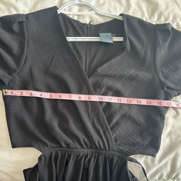 Gabby Skye Black Cut Out Puffed Sleeve Midi Dress - Picture 5 of 5